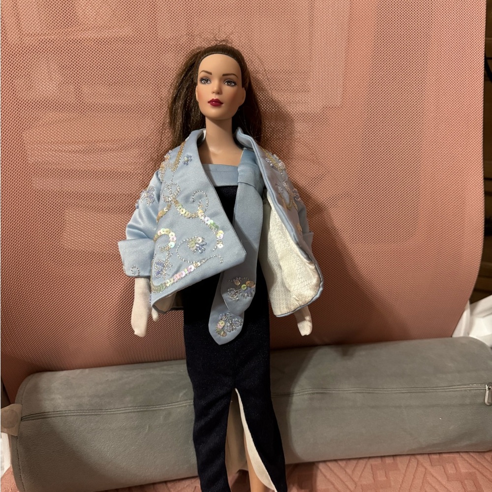 Robert Tonner jointed 16” tall.